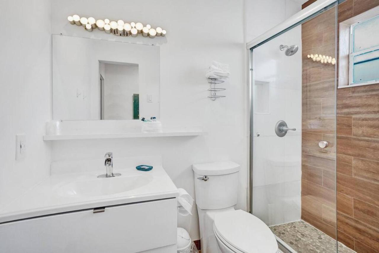 Waves Beach Town Cozy Studio Apartment Pompano Beach Esterno foto
